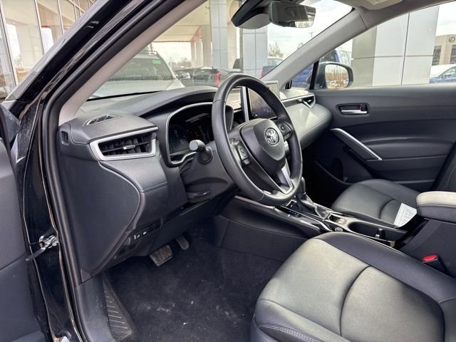 Used 2025 Toyota Corolla Cross XLE image 24