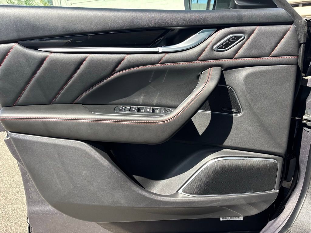 Used 2024 Maserati Levante GT Ultima image 18