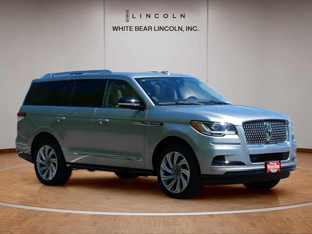 Used 2024 Lincoln Navigator Reserve AWD/4WD image 3