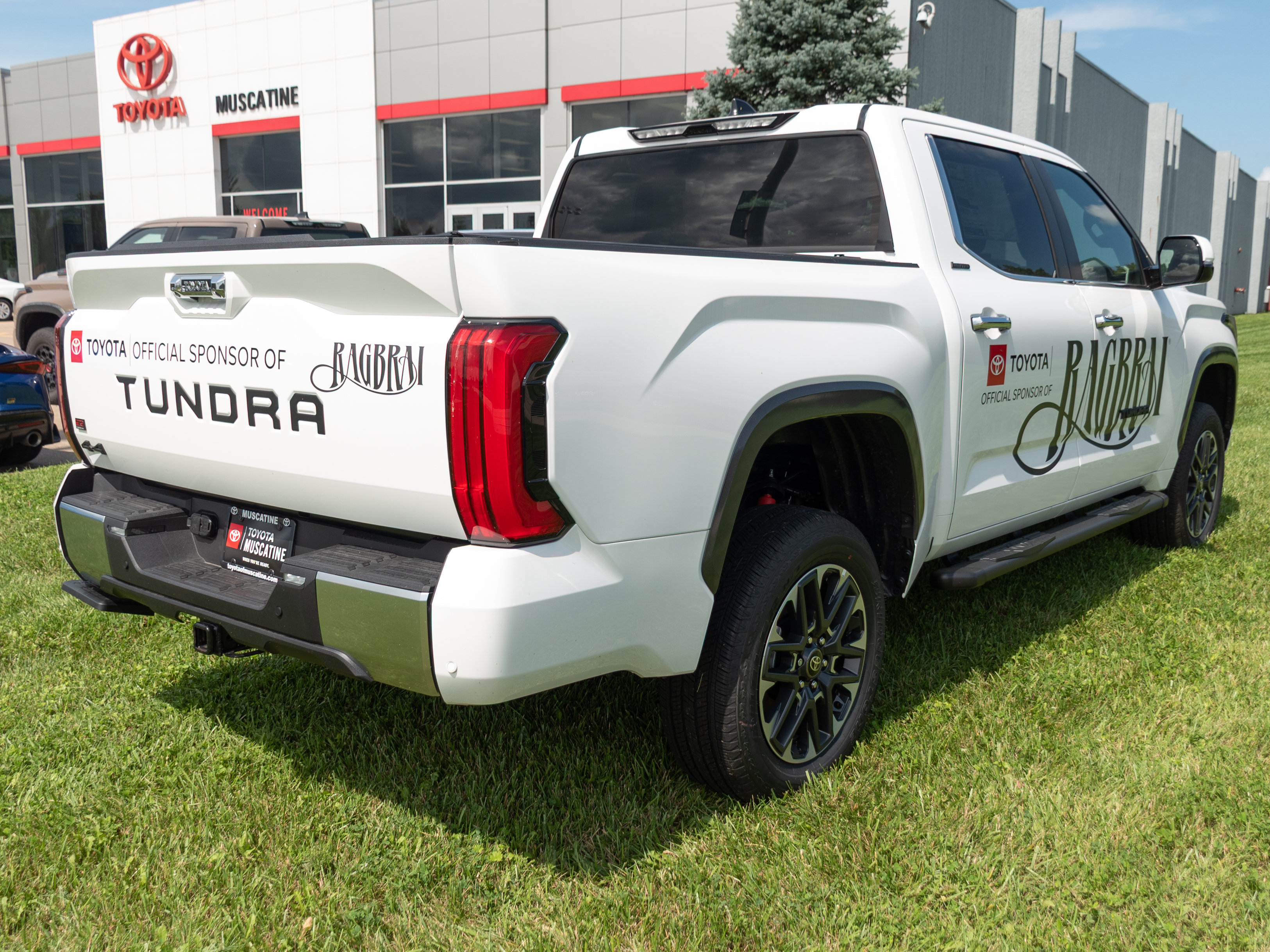New 2026 Toyota Tundra Limited AWD/4WD image 23