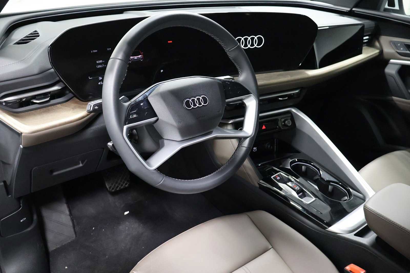 Certified 2025 Audi Q5 Premium w/ Convenience Package AWD/4WD image 4