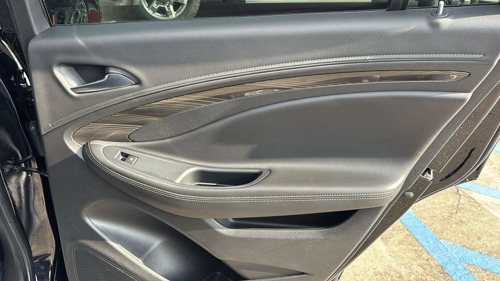 Used 2020 Buick Envision Essence image 20