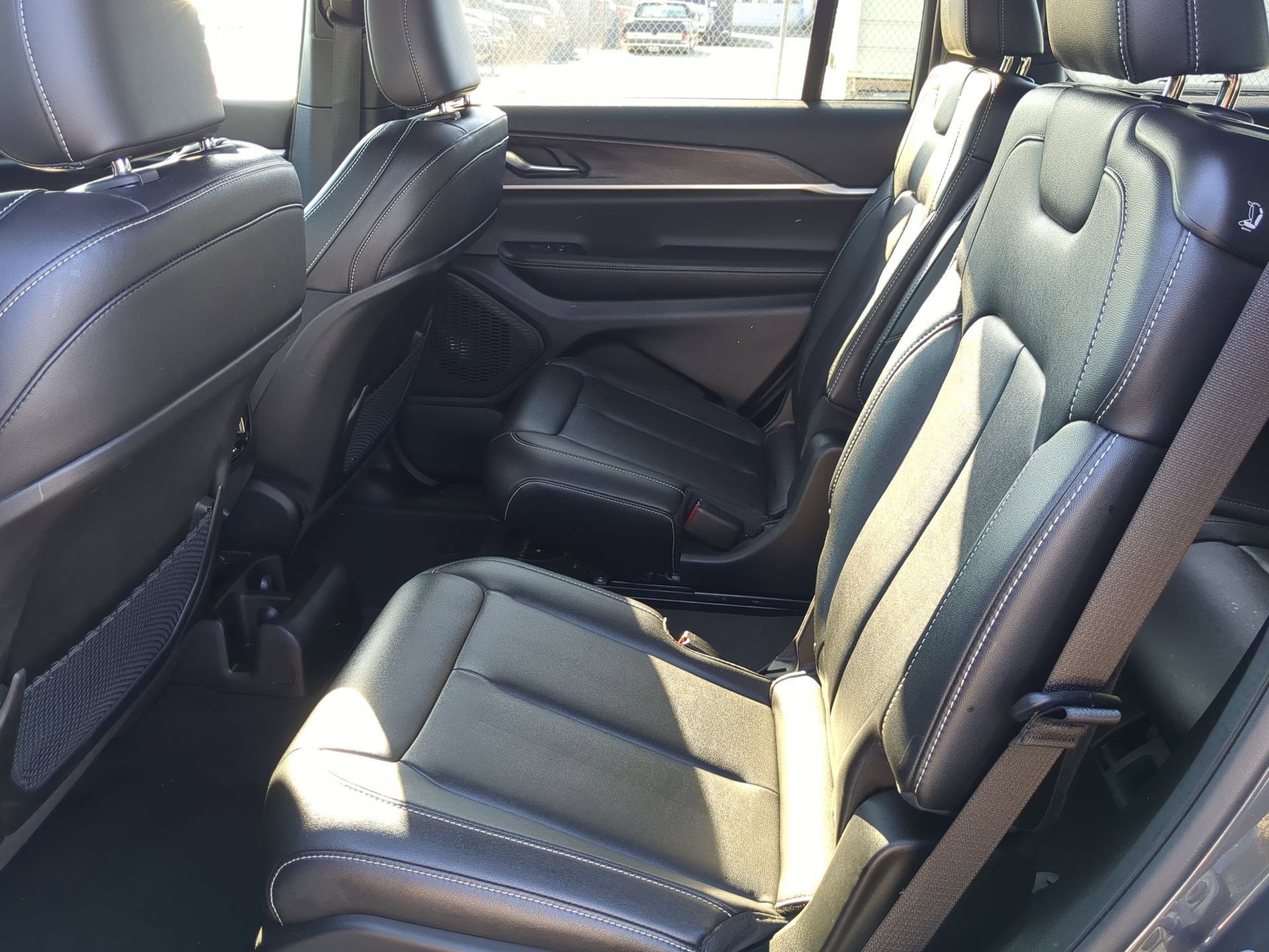 Used 2024 Jeep Grand Cherokee L Limited image 27