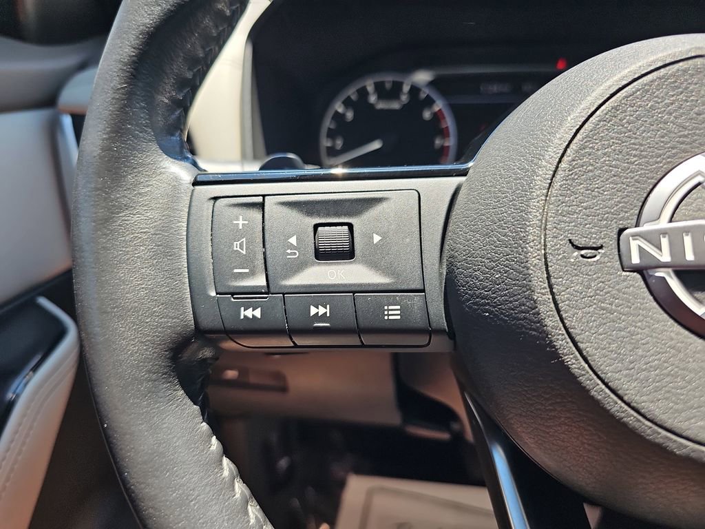 Used 2023 Nissan Rogue SV w/ SV Premium B Package FWD image 17