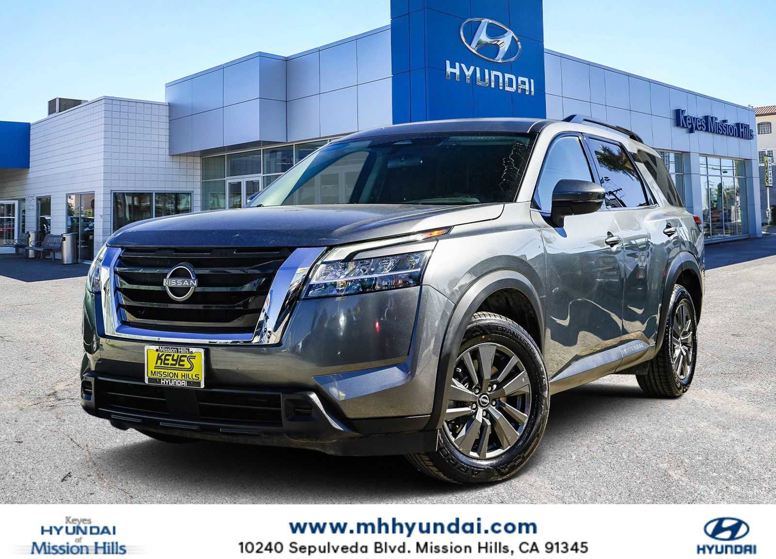 Used 2022 Nissan Pathfinder SV image 1