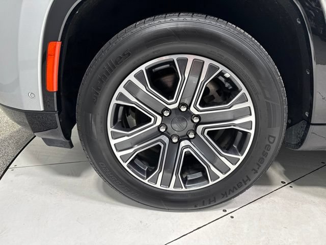 Used 2024 Jeep Wagoneer L Series II w/ Flexible Seating Group AWD/4WD image 9