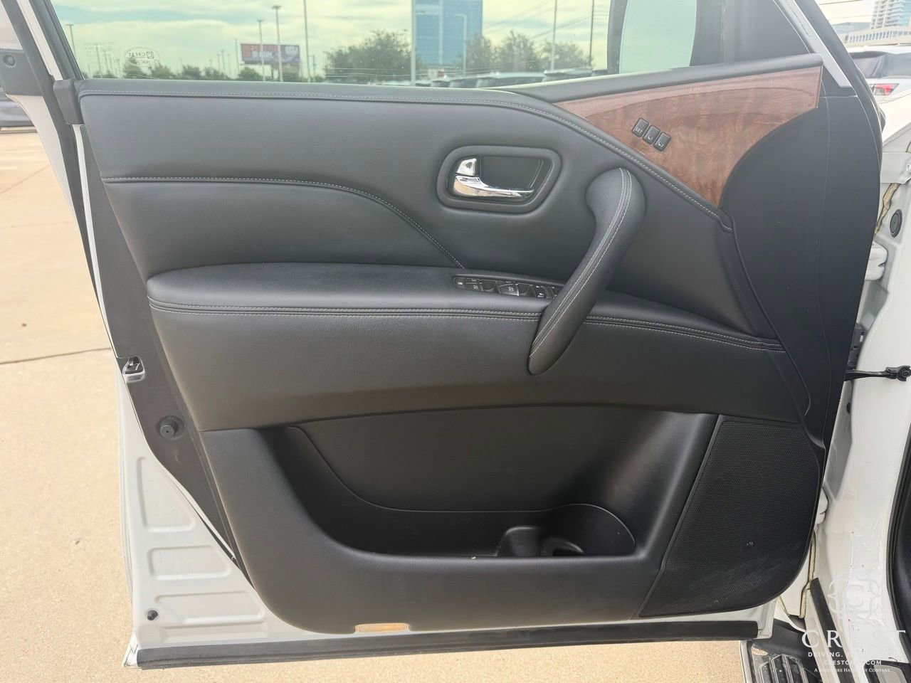 Used 2019 INFINITI QX80 Luxe w/ All-Season Package image 9