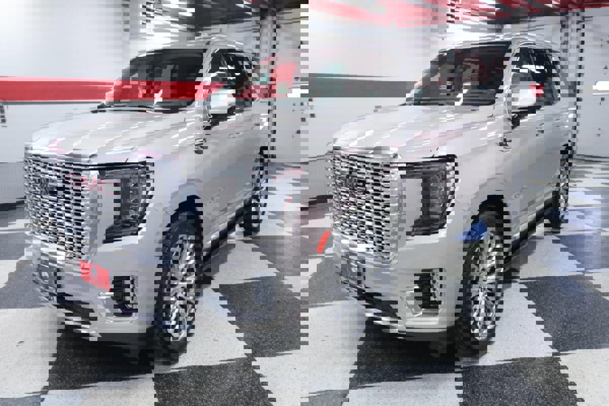 Used 2022 GMC Yukon Denali w/ Denali Premium Package image 5