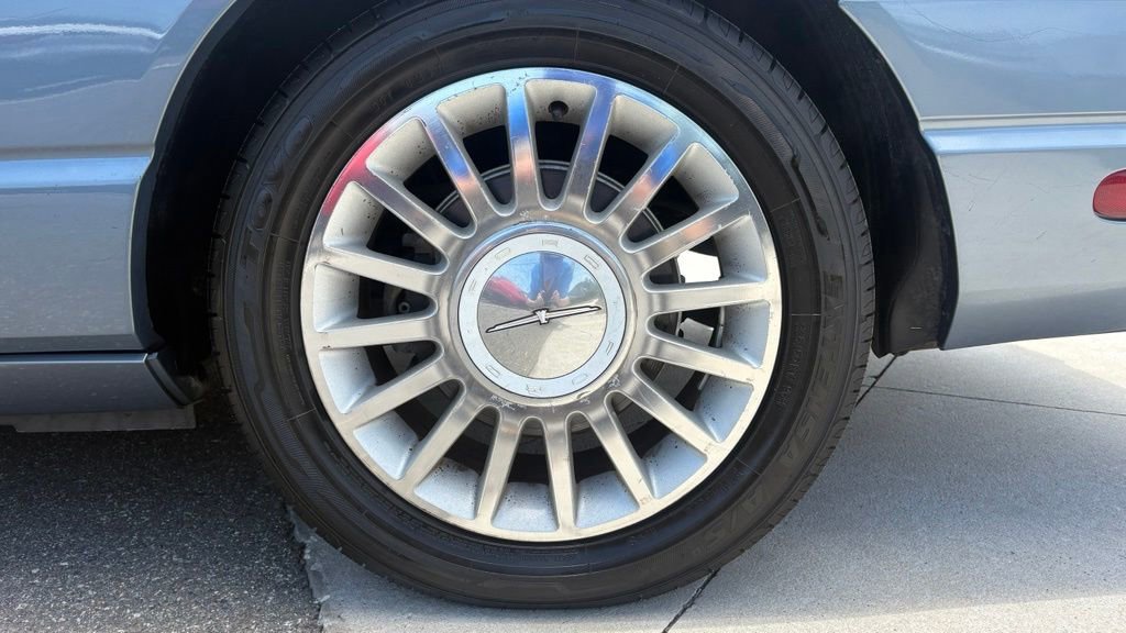 Used 2005 Ford Thunderbird RWD image 9