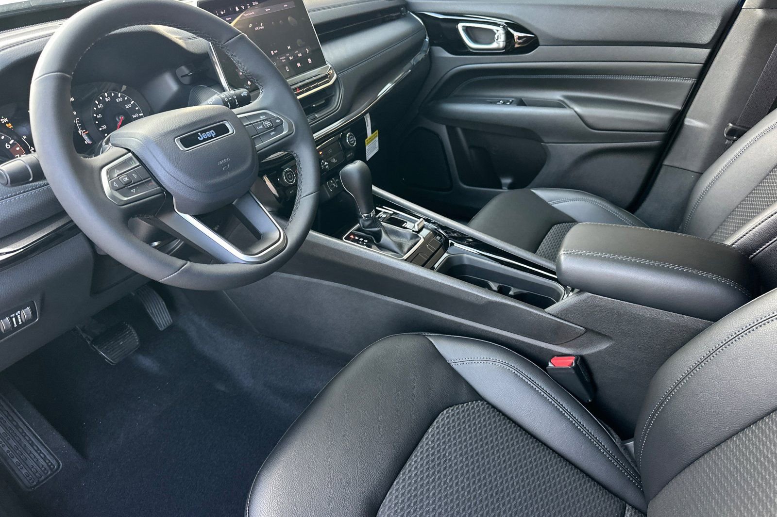 New 2026 Jeep Compass Latitude image 7