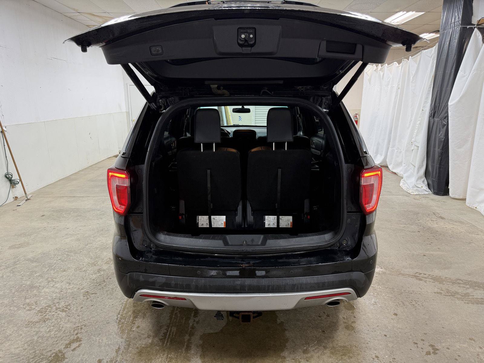 Used 2016 Ford Explorer XLT w/ Equipment Group 202A AWD/4WD image 27