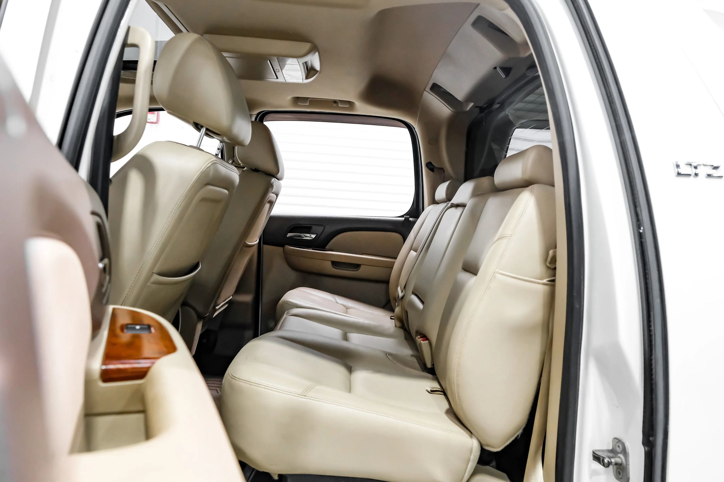 Used 2012 Chevrolet Avalanche LTZ image 51