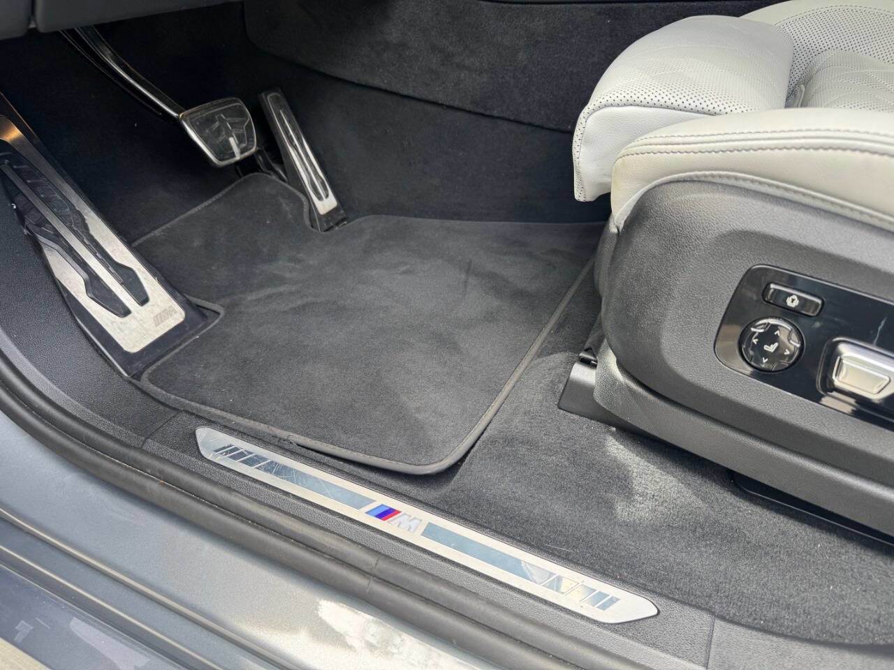 Used 2024 BMW X7 xDrive40i w/ M Sport Package image 14