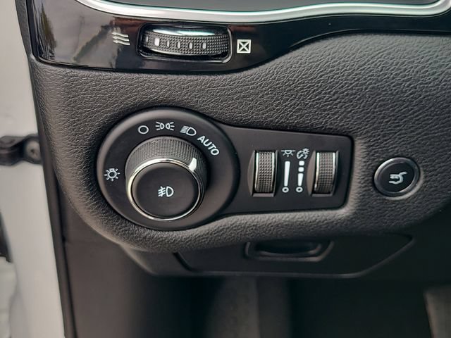Used 2023 Jeep Cherokee Altitude Lux AWD/4WD image 25