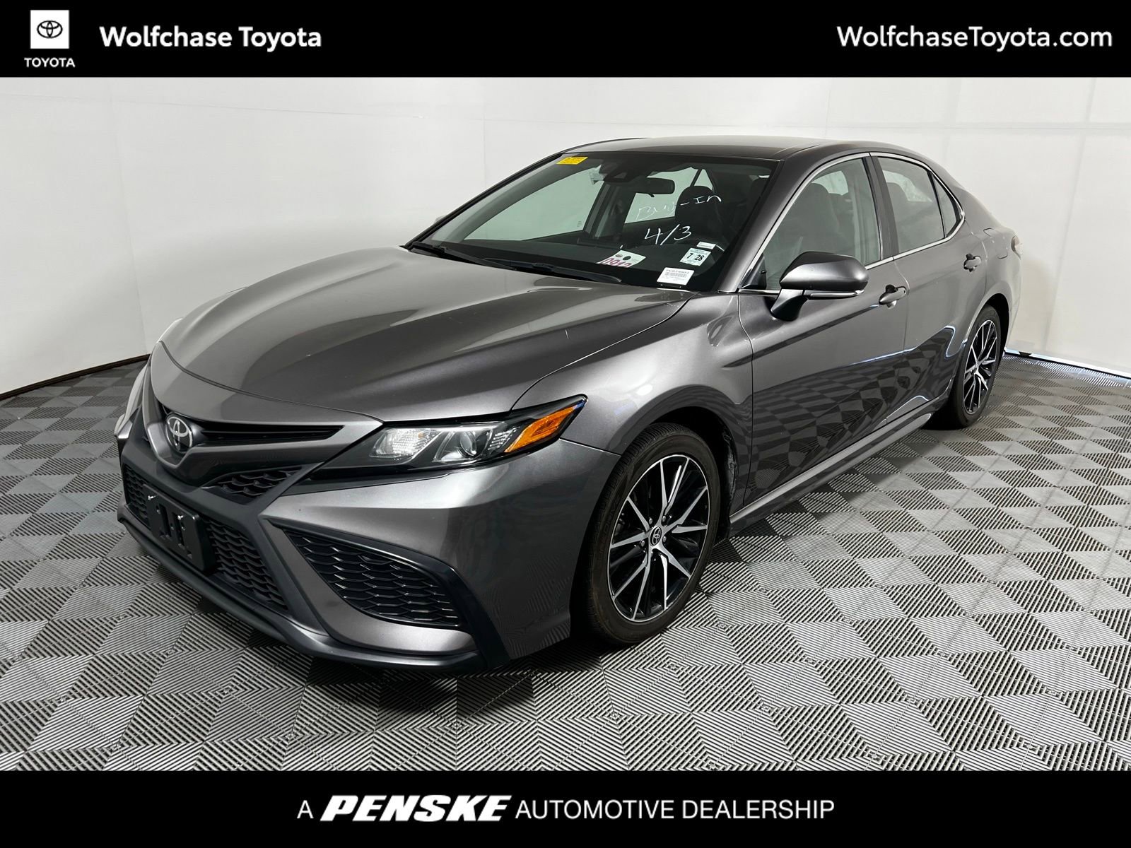Used 2023 Toyota Camry SE FWD image 1