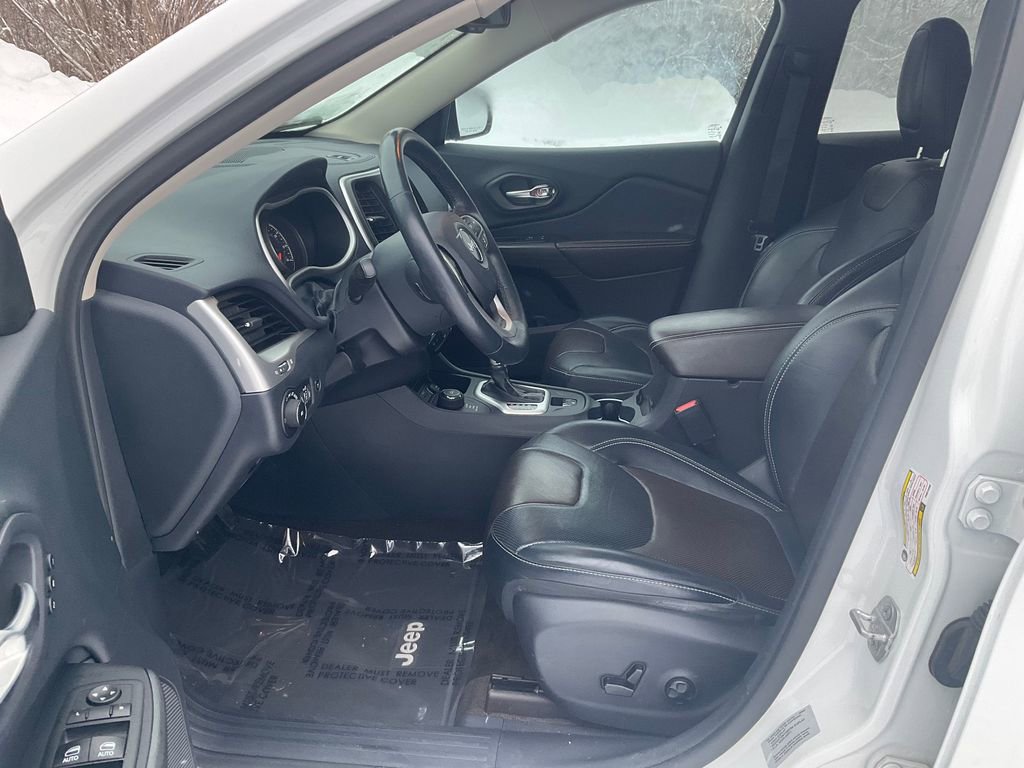 Used 2015 Jeep Cherokee Limited w/ Luxury Group AWD/4WD image 2