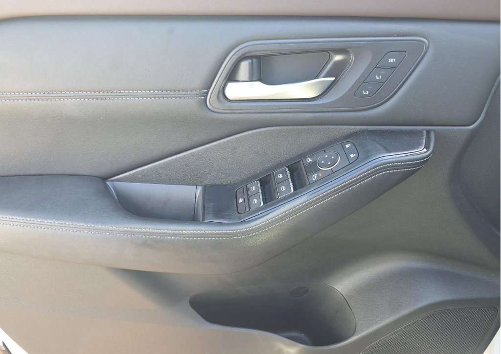 Used 2023 Nissan Rogue SL AWD/4WD image 11