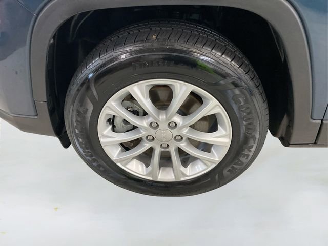 Used 2021 Jeep Cherokee Latitude w/ Mopar Interior Package image 18