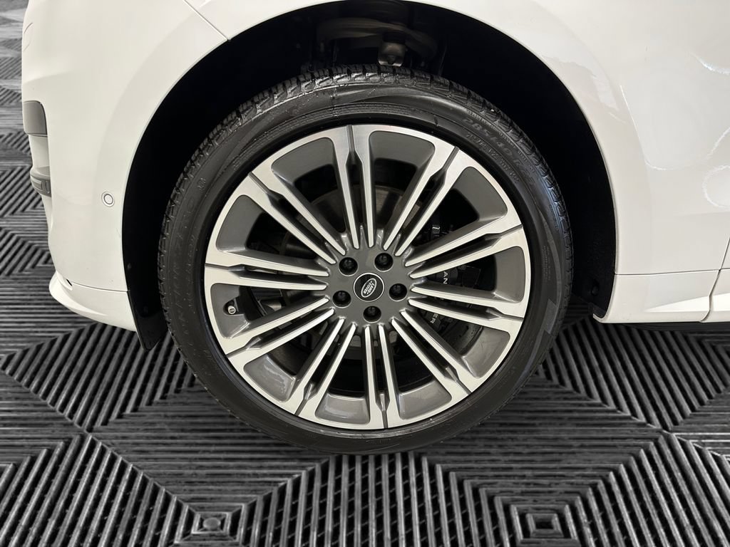 Used 2024 Land Rover Range Rover Sport Dynamic SE AWD/4WD image 13