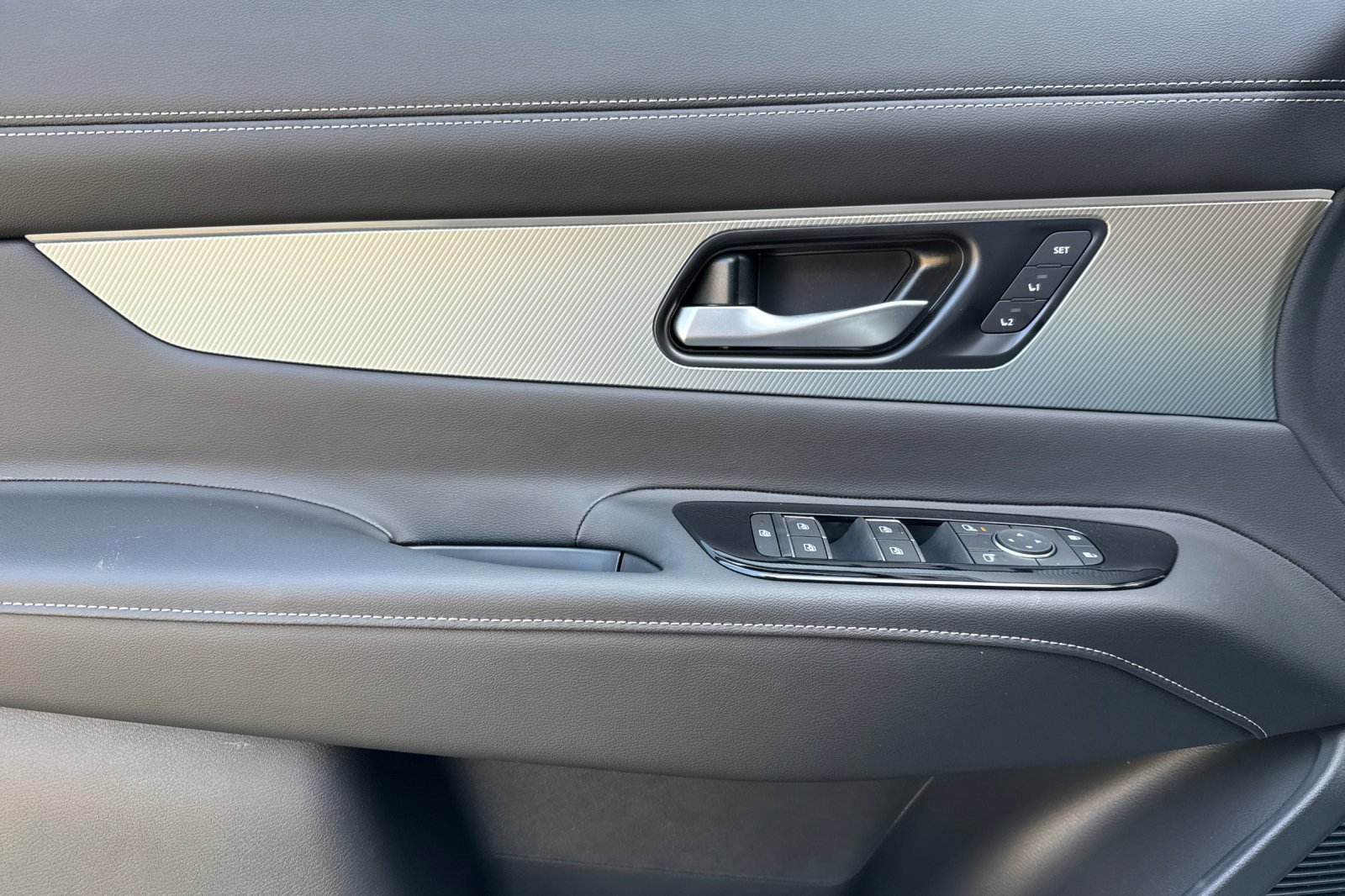 New 2025 Nissan Murano SL image 8