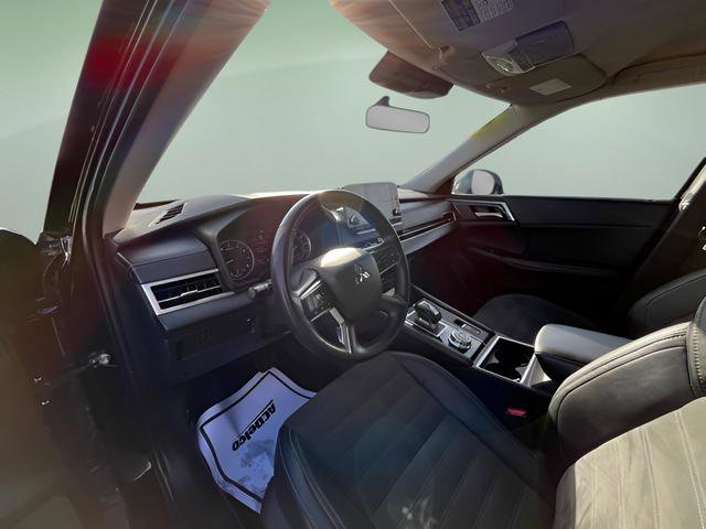 Used 2023 Mitsubishi Outlander SE image 13