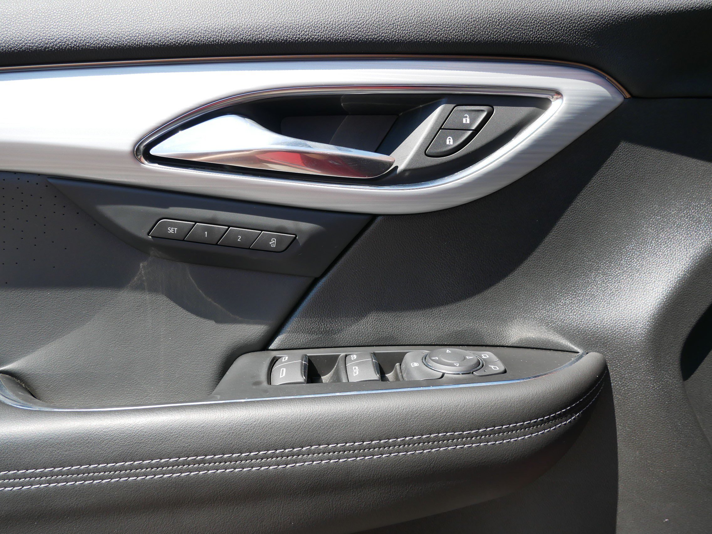 Used 2025 Buick Envision Avenir AWD/4WD image 9