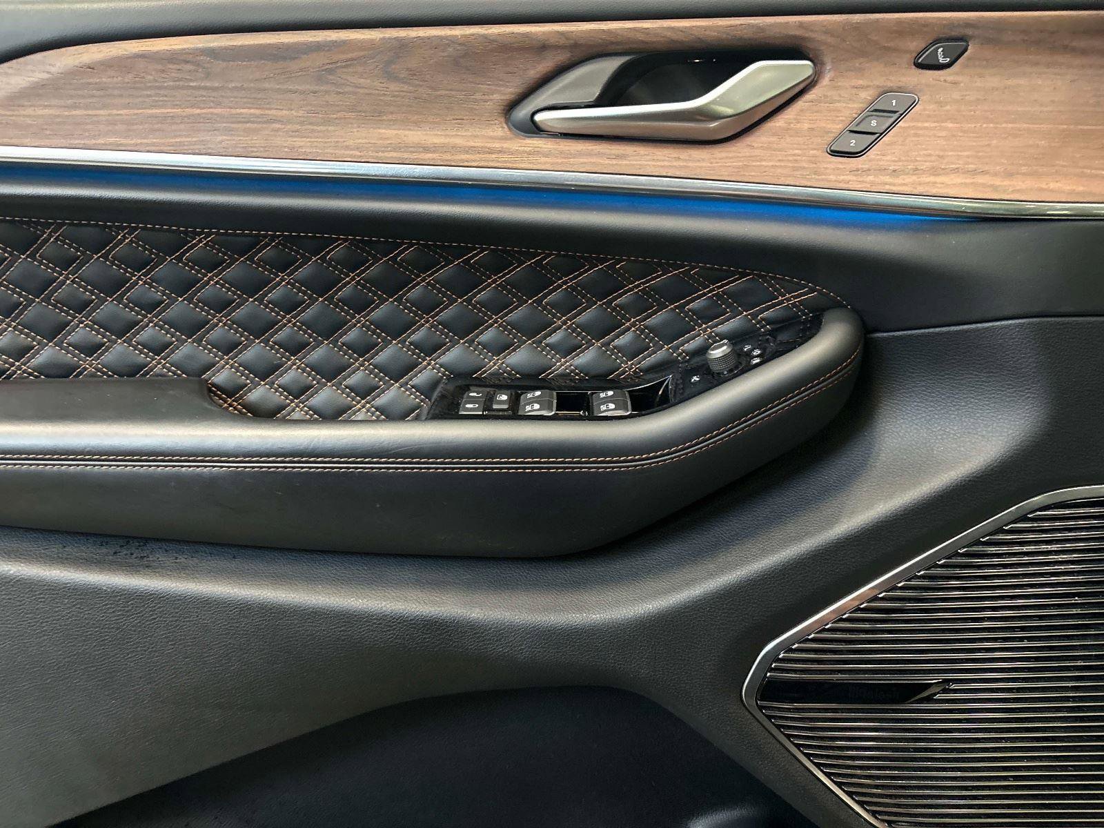 Used 2023 Jeep Grand Cherokee Summit w/ Advanced Protech Group IV image 22