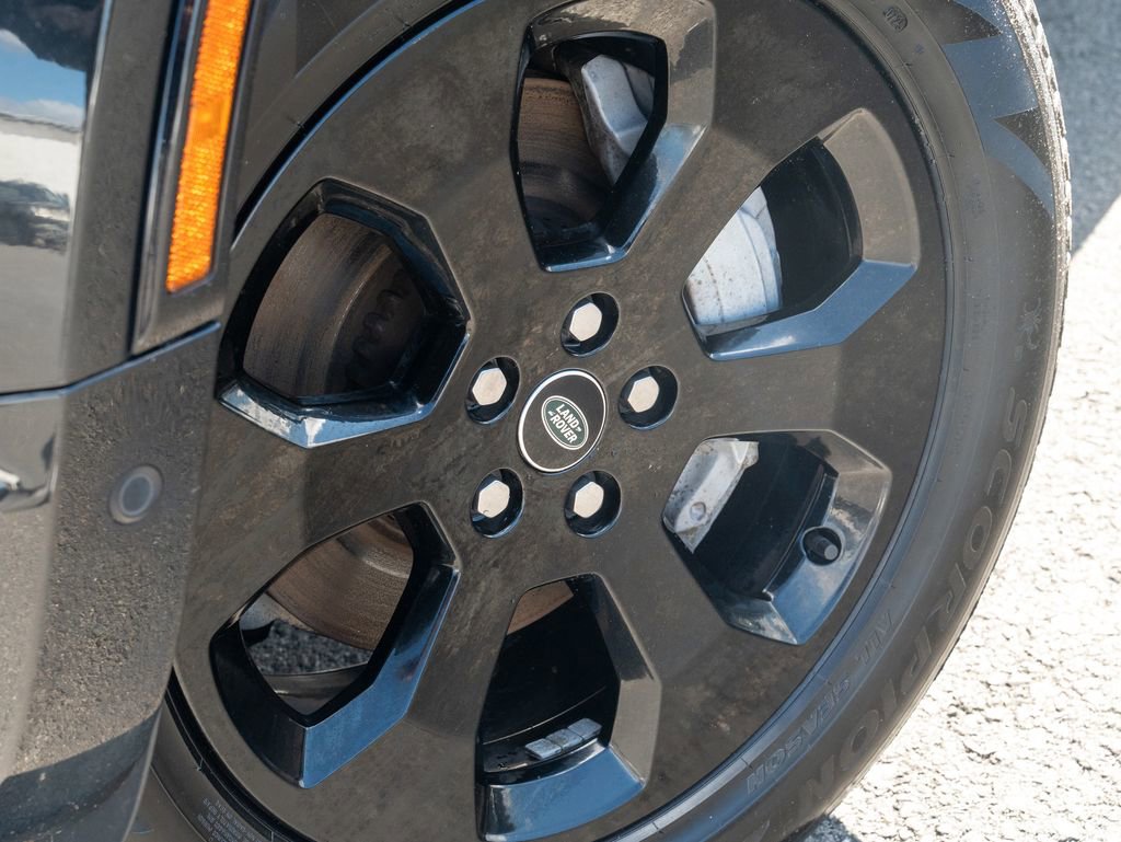 Used 2023 Land Rover Defender 110 X-Dynamic SE image 9