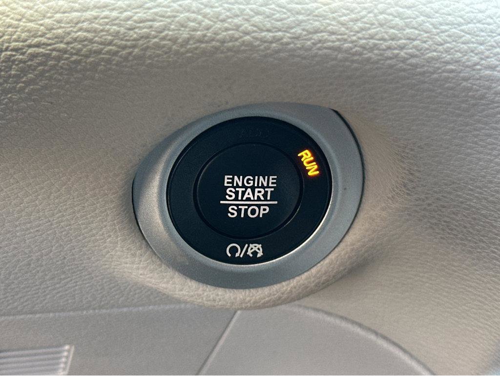 Used 2022 Chrysler Pacifica Limited image 24