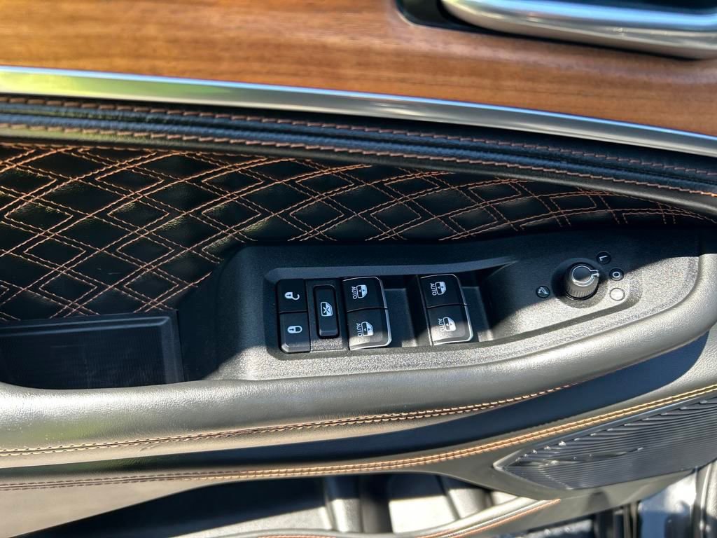 New 2025 Jeep Grand Cherokee Summit image 12