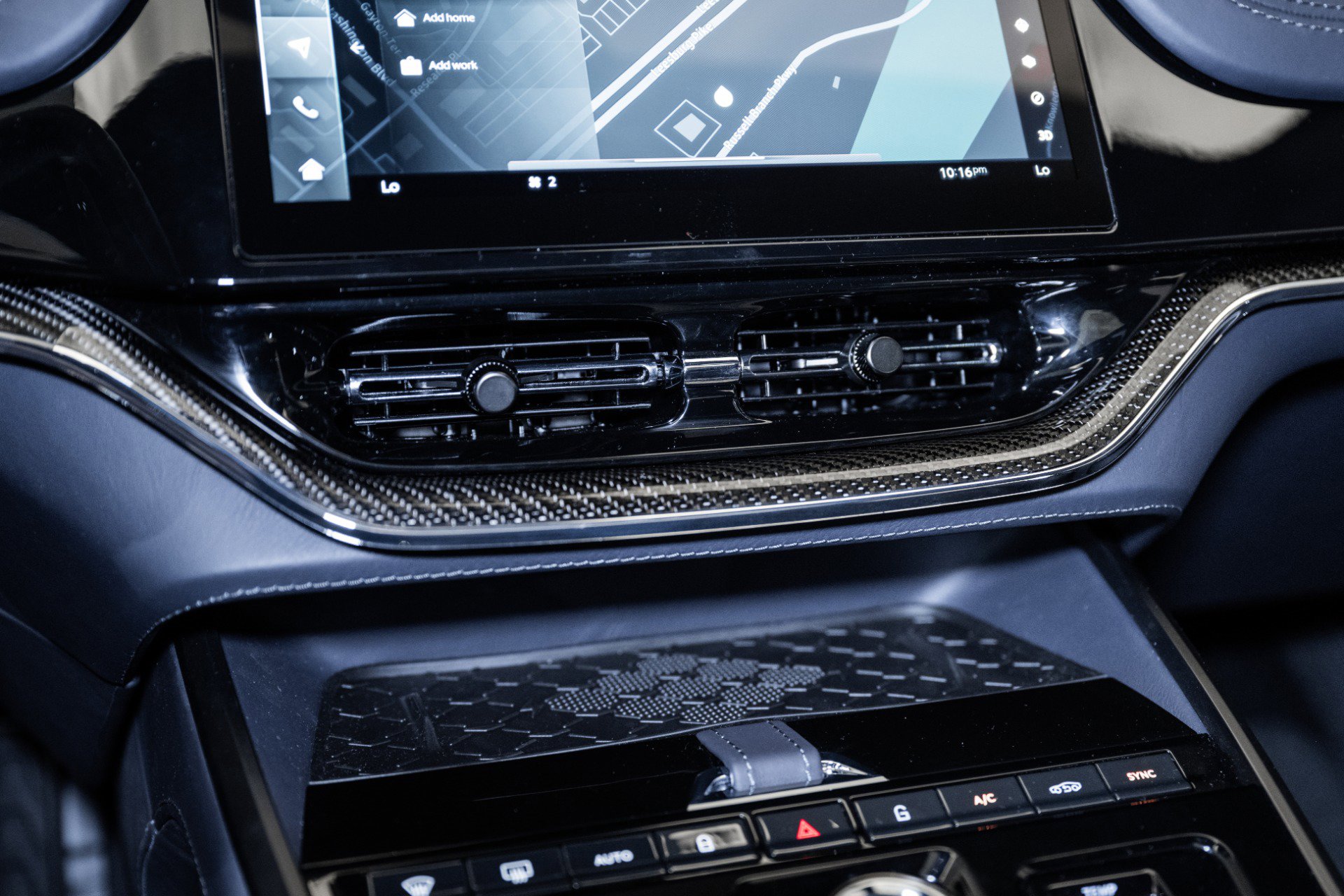 Used 2025 Aston Martin DBX 707 image 30