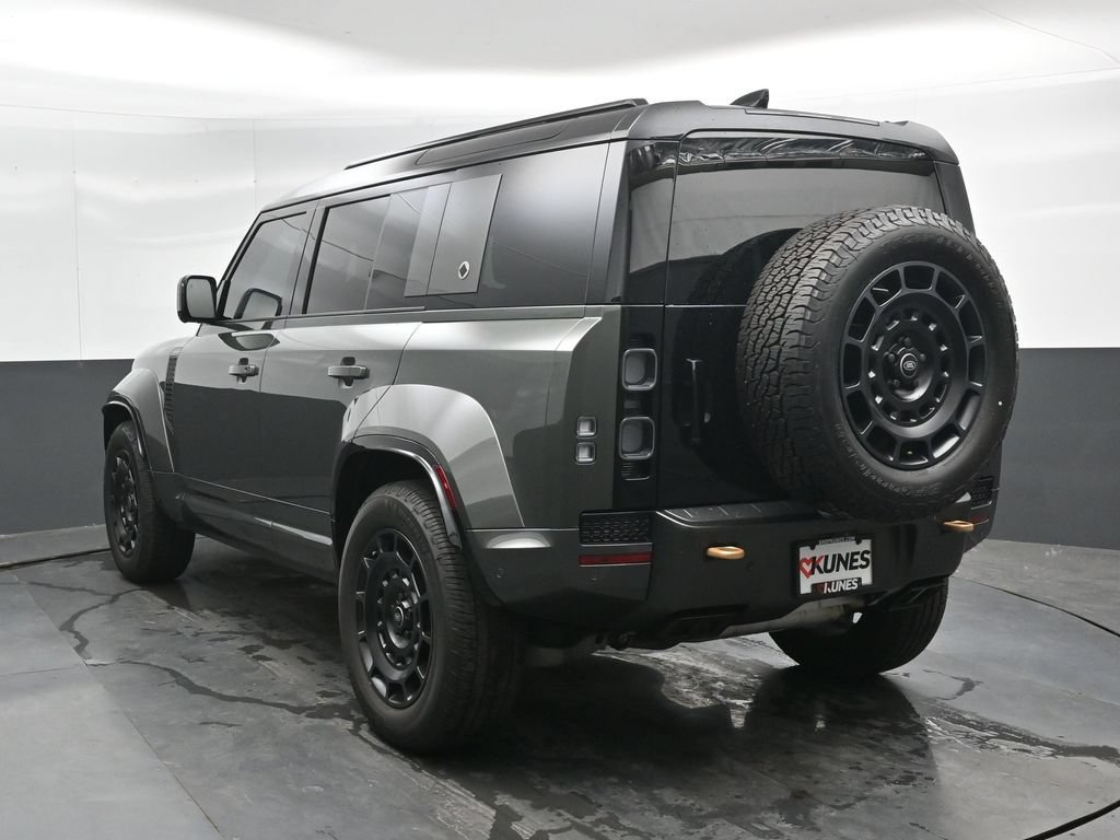 Used 2025 Land Rover Defender 110 AWD/4WD image 10