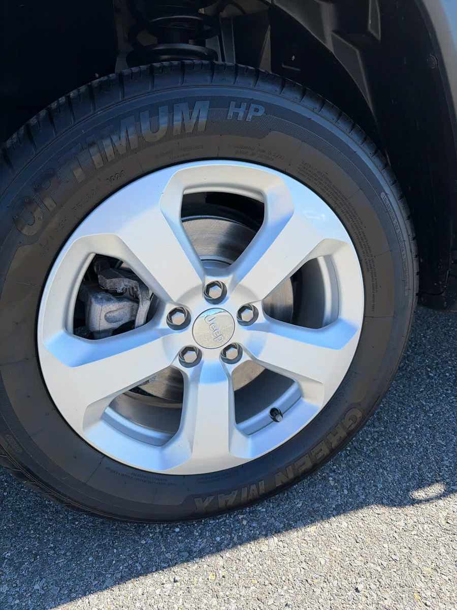Used 2018 Jeep Compass Latitude w/ Popular Equipment Group AWD/4WD image 18