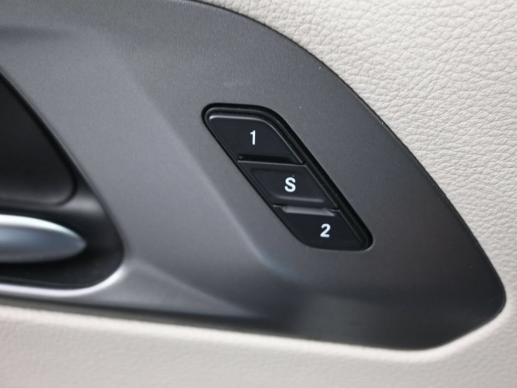 Used 2023 Chrysler Pacifica Touring-L FWD image 24