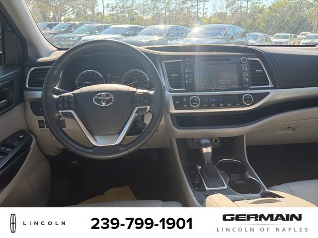 Used 2019 Toyota Highlander XLE image 12