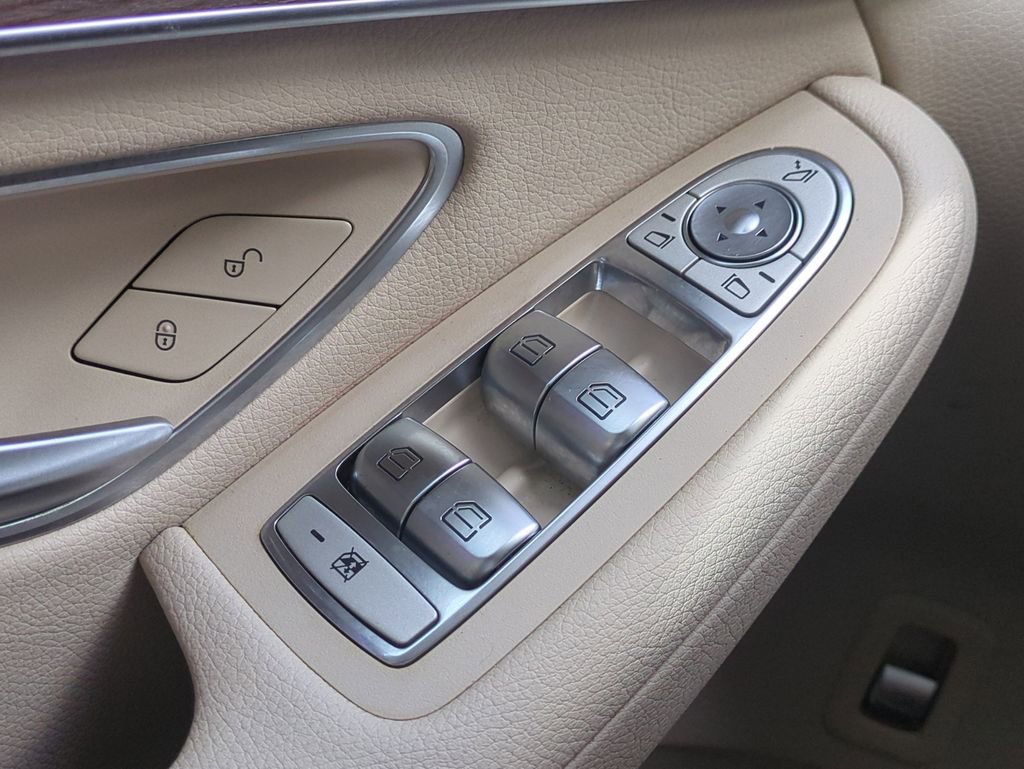 Used 2022 Mercedes-Benz GLC 300 4MATIC image 25