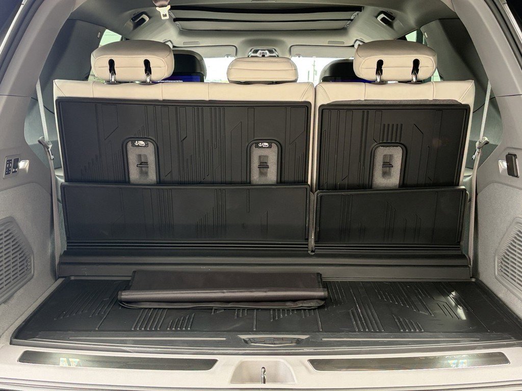 New 2026 Cadillac Escalade IQL Sport 1 w/ LPO, Floor Liner Package AWD/4WD image 4
