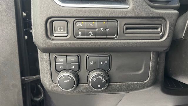 Used 2023 Chevrolet Suburban Premier image 14