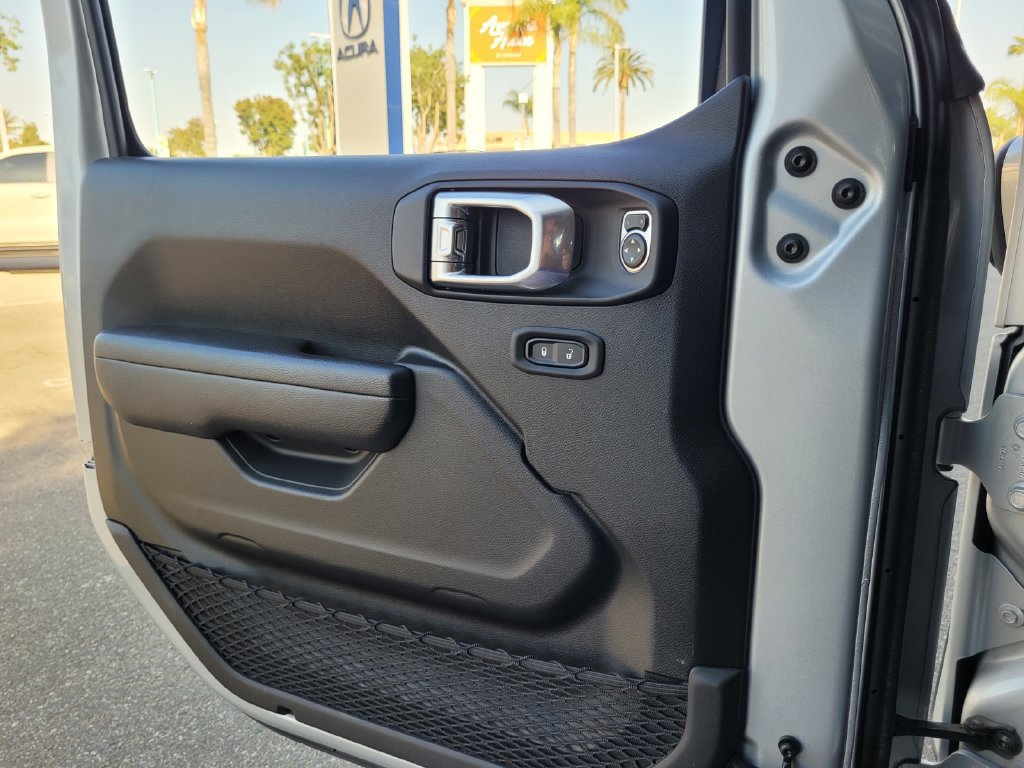 Used 2024 Jeep Wrangler Unlimited w/ Convenience Group AWD/4WD image 30