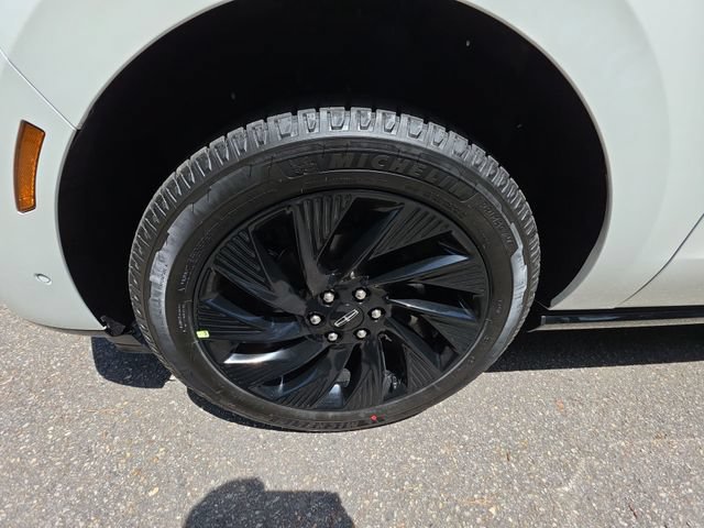 New 2025 Lincoln Navigator L Reserve w/ Jet Appearance Package AWD/4WD image 10