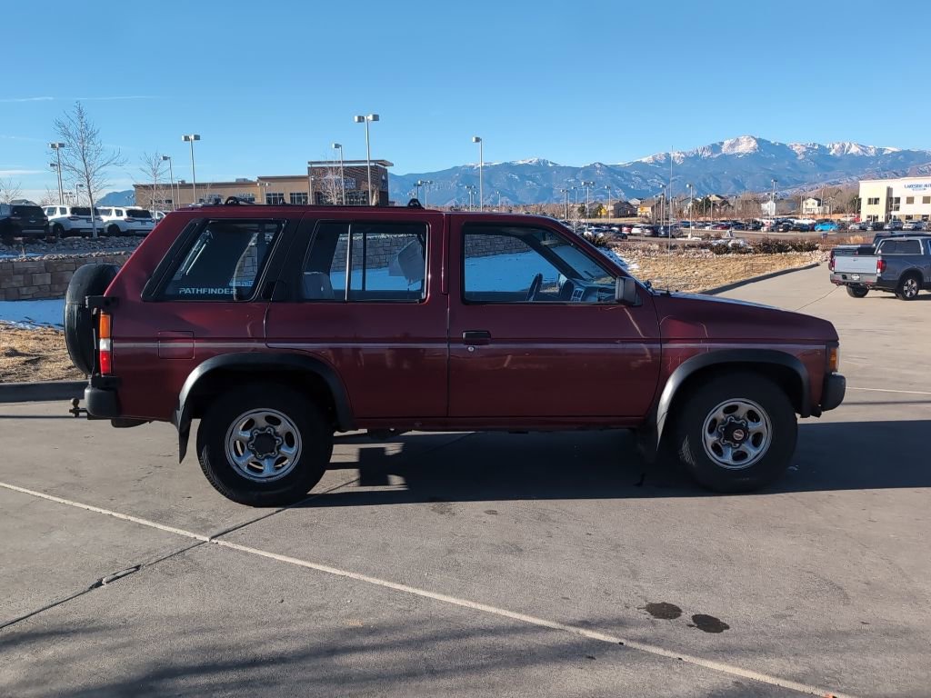 Used 1995 Nissan Pathfinder LE image 8