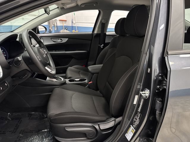 Used 2024 Kia Forte LXS w/ LXS Technology Package image 4