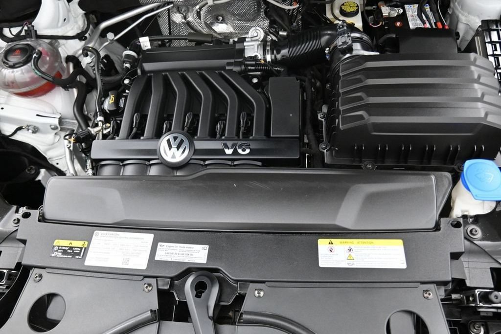 Used 2023 Volkswagen Atlas Cross Sport SEL R-Line AWD/4WD image 8