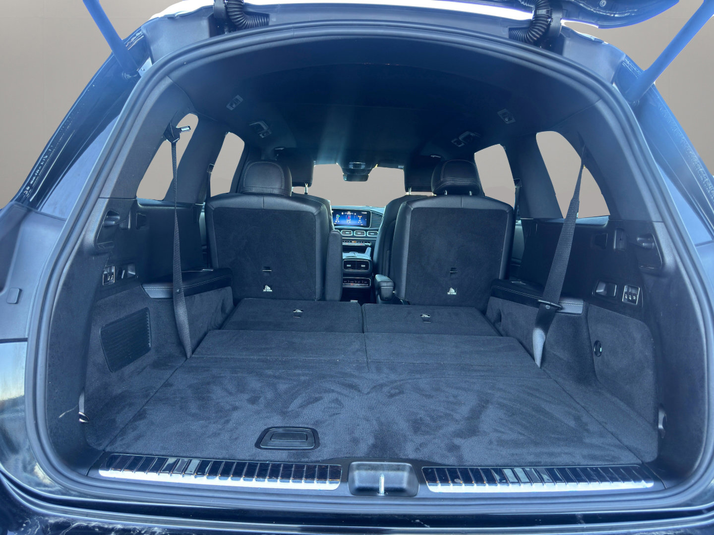 Used 2024 Mercedes-Benz GLS 450 4MATIC image 19