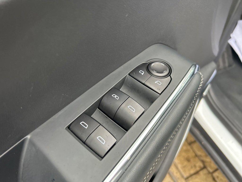 Used 2025 GMC Acadia Elevation image 18