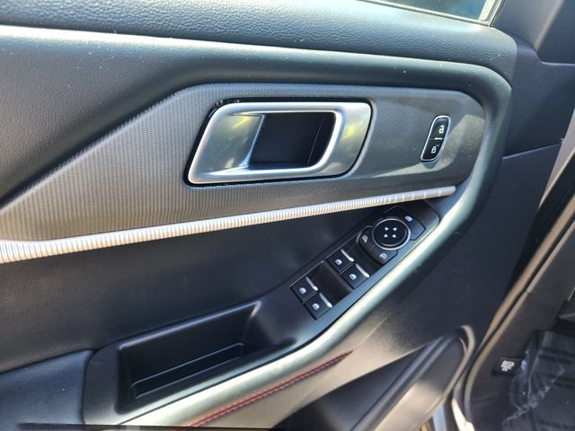 Used 2025 Ford Explorer ST-Line w/ ST-Line Street Pack AWD/4WD image 11