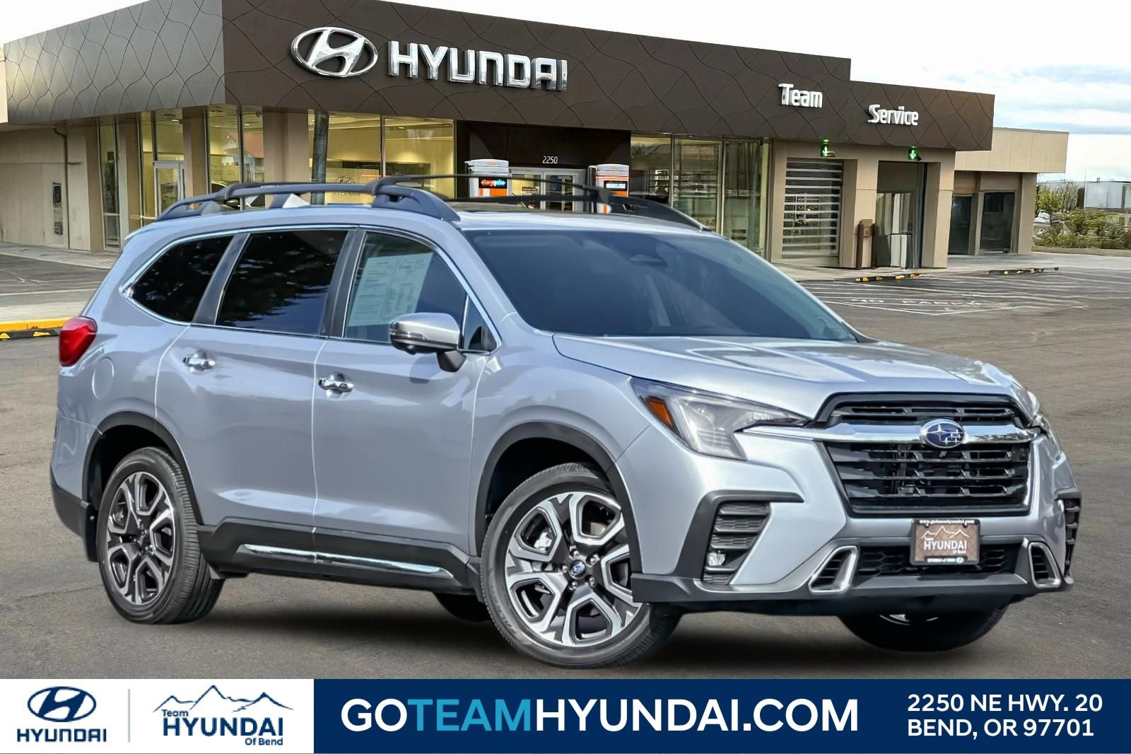 Used 2023 Subaru Ascent Touring image 1