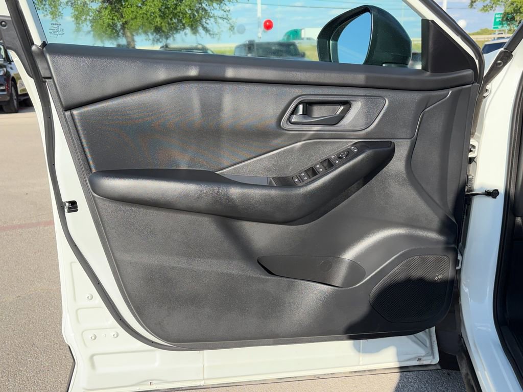 Used 2025 Nissan Rogue S image 20