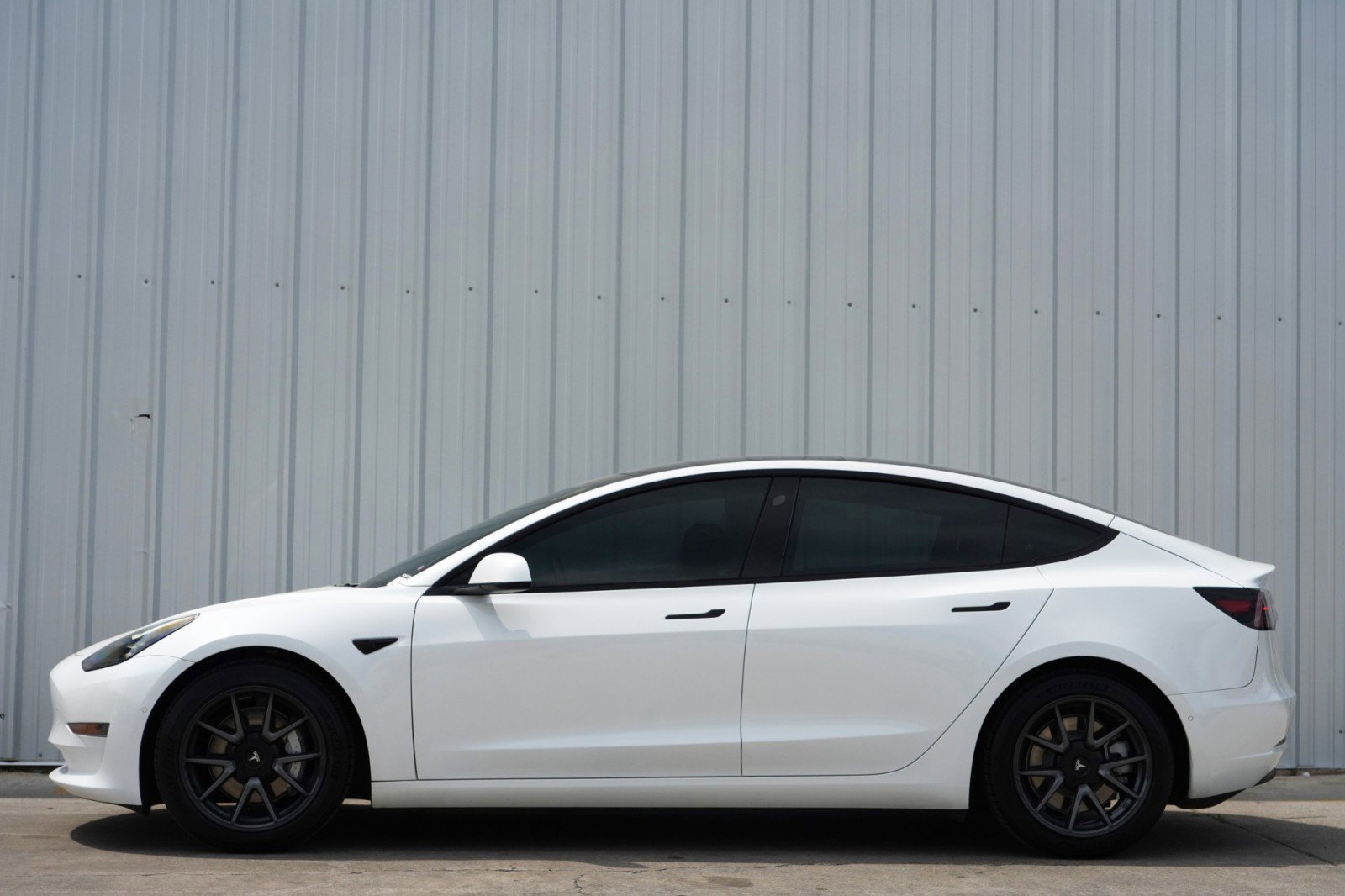 Used 2021 Tesla Model 3 Standard Range Plus image 8