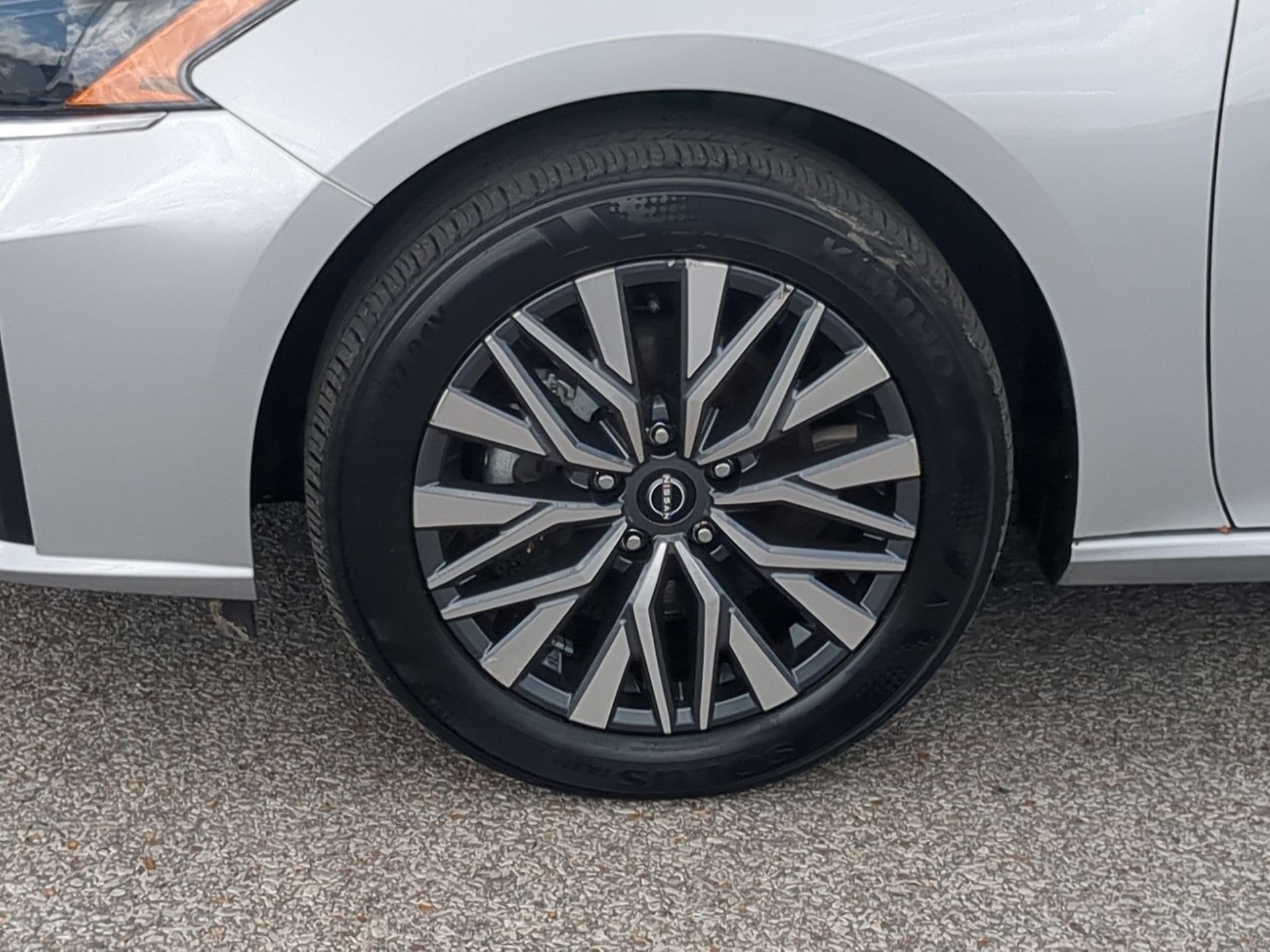 Used 2024 Nissan Altima 2.5 SV image 11